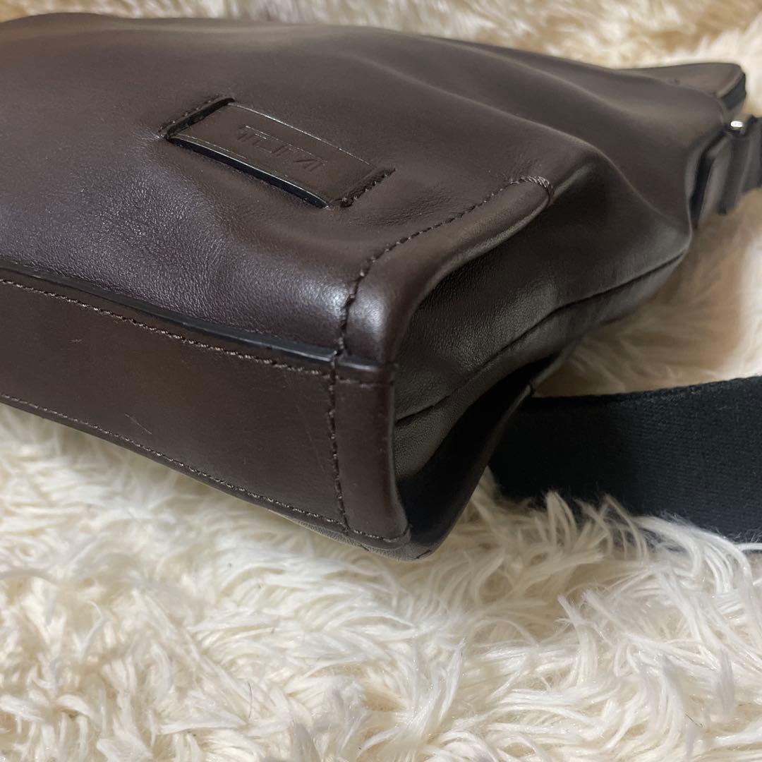 美品　トゥミ　ハリソン　メッセージャーバッグ　レザー　茶色　A4 ビジネス