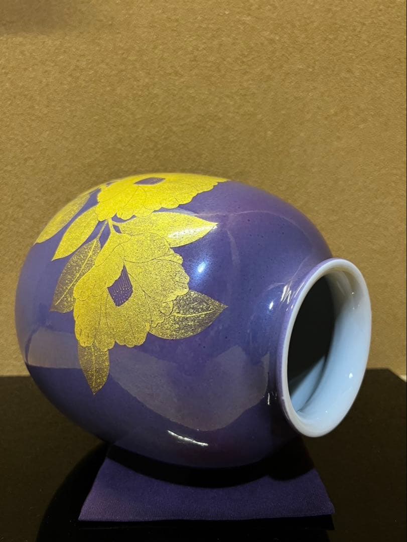 人間国宝　吉田美統　釉裏金彩　椿文　花瓶　九谷焼