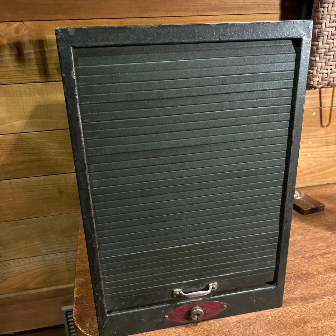 ヴィンテージ　アイアンキャビネット