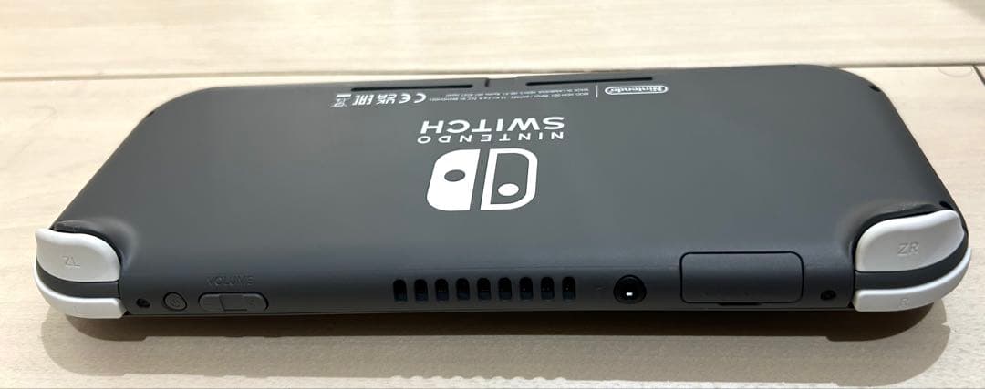 美品　Switch ニンテンドースイッチライト　動作確認済　アダプター付　グレー