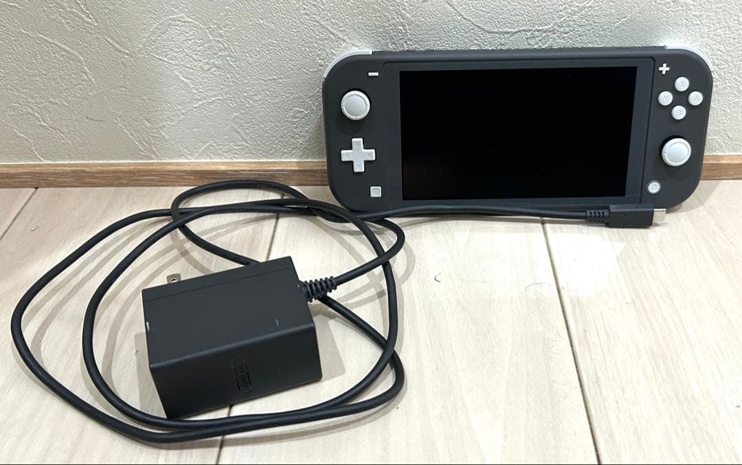 美品　Switch ニンテンドースイッチライト　動作確認済　アダプター付　グレー