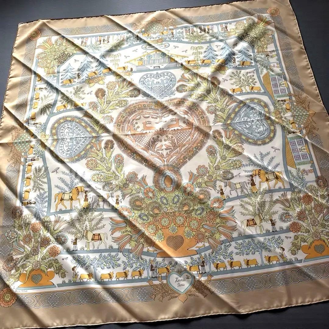 Hermès ライトトーブ　馬と花柄　カレ　90