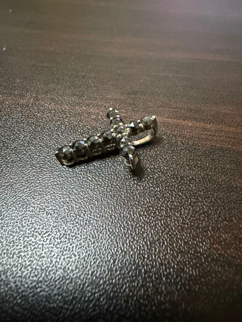 K10WG（ホワイトゴールド）ブラックダイヤモンド1.30ctクロストップ