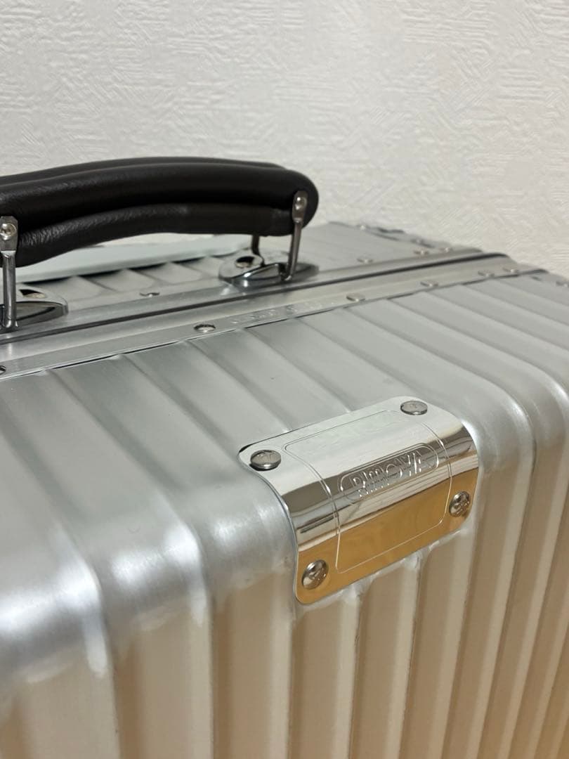 【美品】 リモワ クラシックフライト 4輪 マルチホイール 63L 廃盤モデル