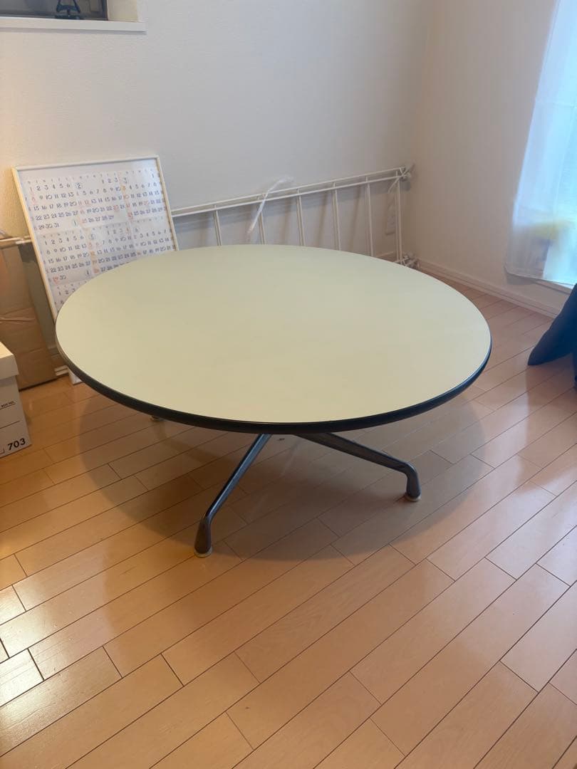 ハーマンミラー製 イームズデザイン コントラクトベース ラウンドテーブル