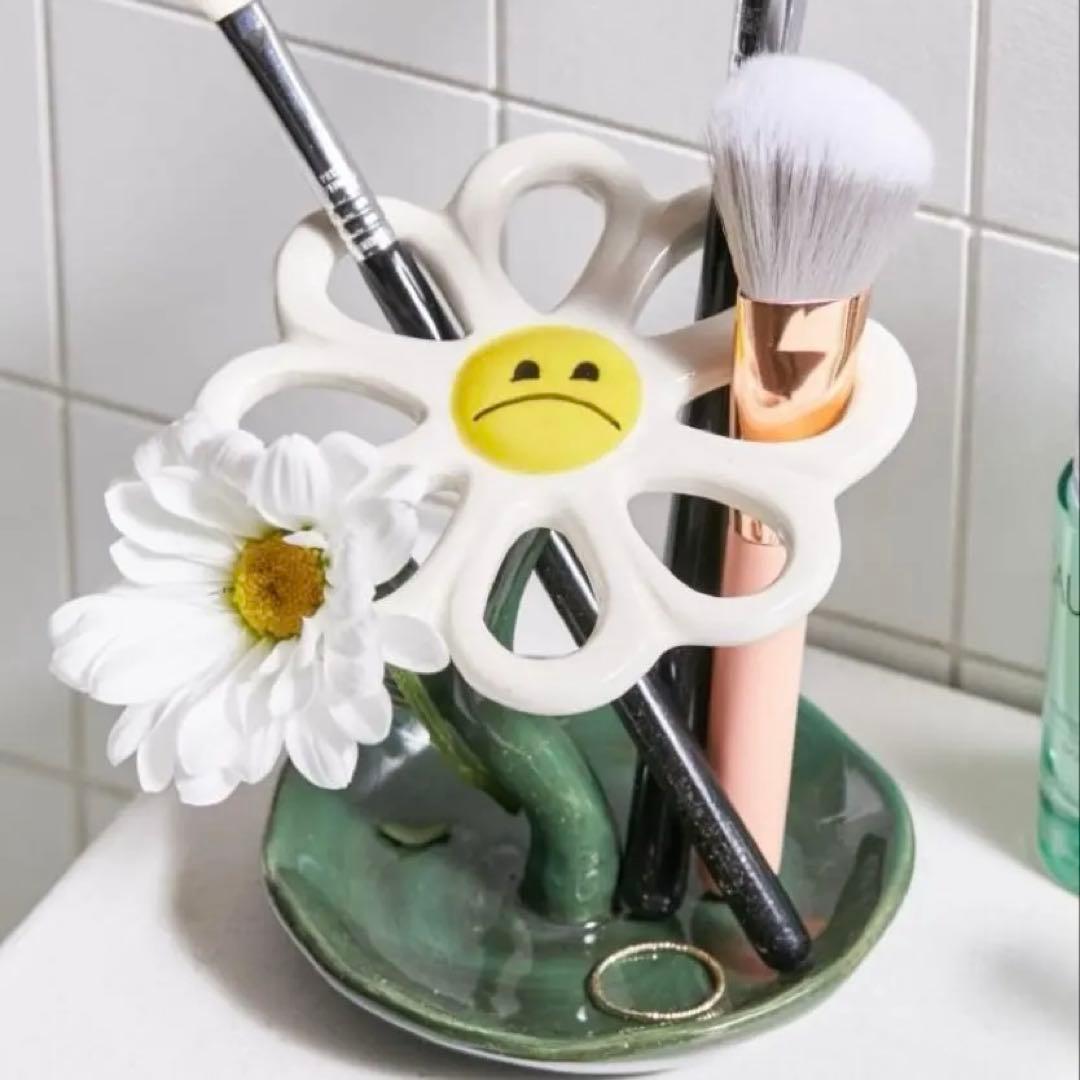 UrbanOutfitters ブラシホルダー　アクセサリーケース　小物入れ