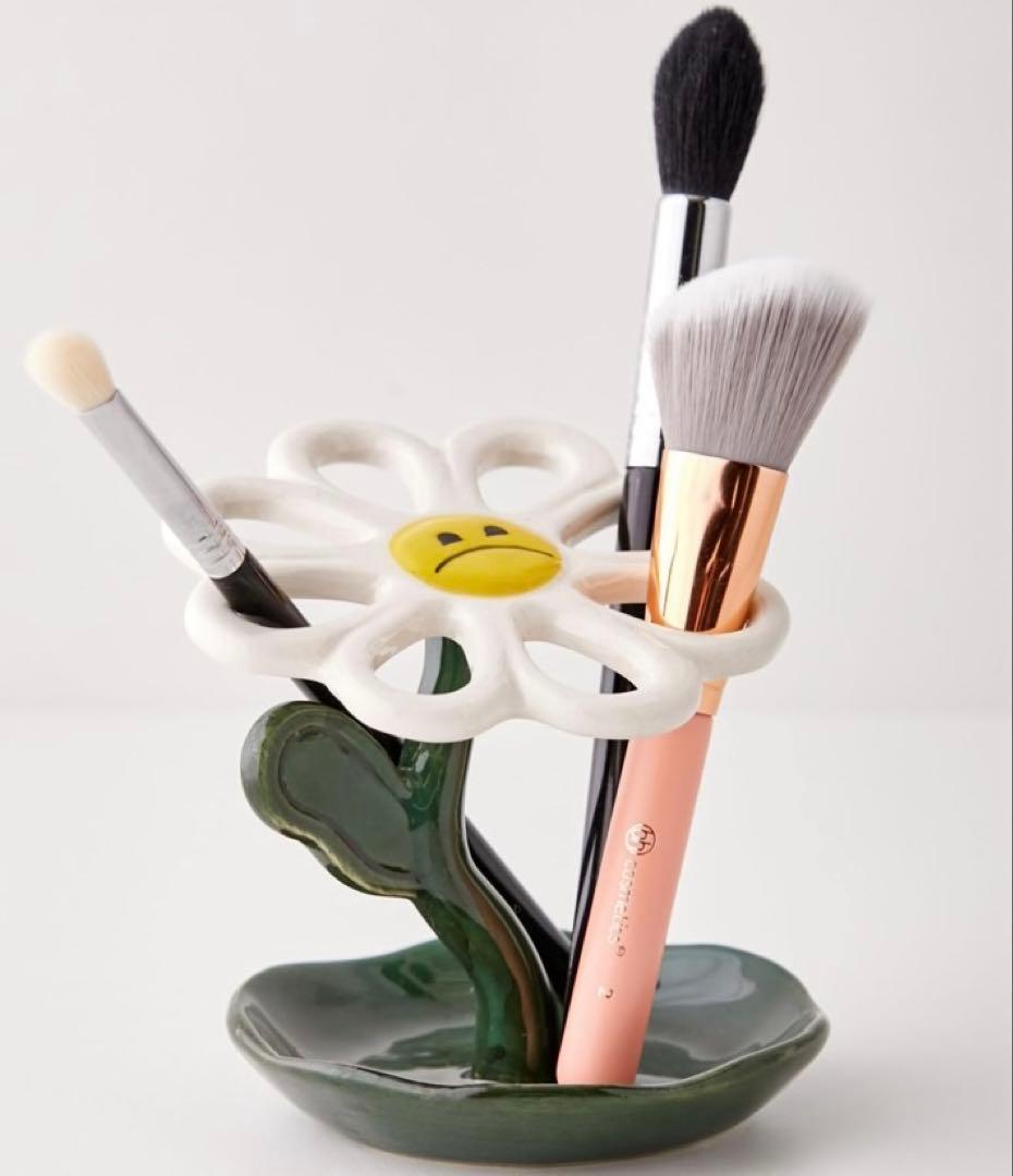 UrbanOutfitters ブラシホルダー　アクセサリーケース　小物入れ