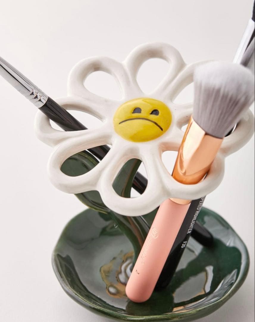 UrbanOutfitters ブラシホルダー　アクセサリーケース　小物入れ