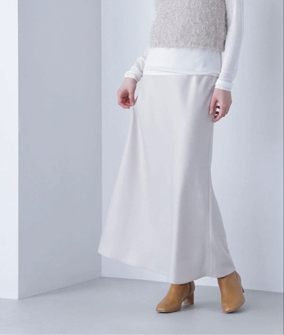 バイアスサテンナロースカート アイボリー