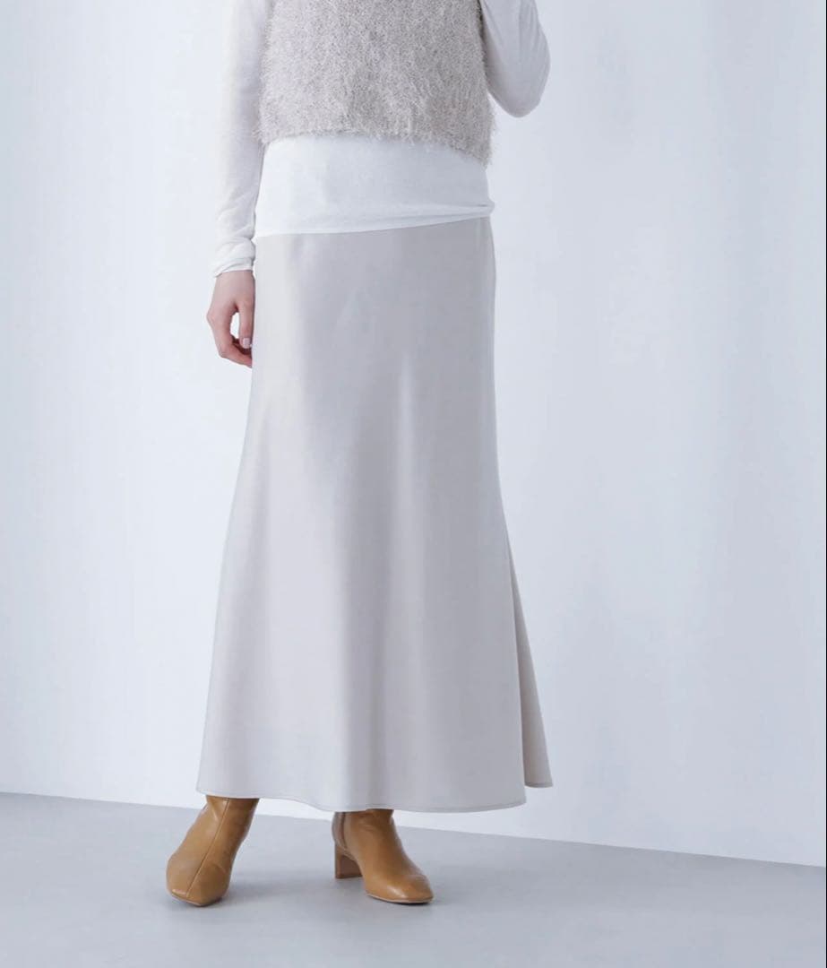 バイアスサテンナロースカート アイボリー
