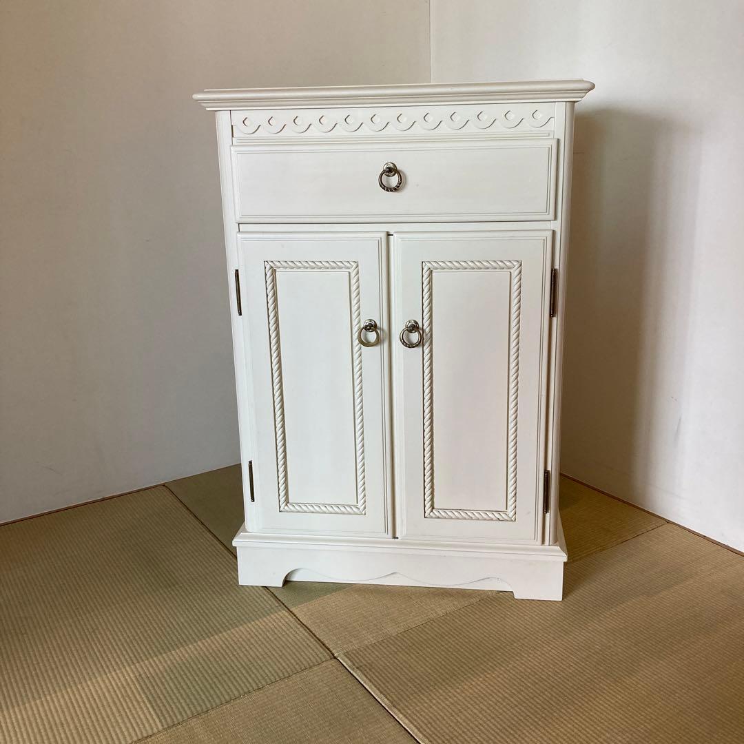 マリアンディール　電話台