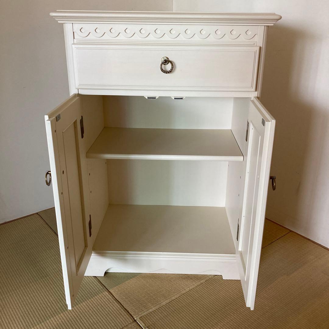 マリアンディール　電話台