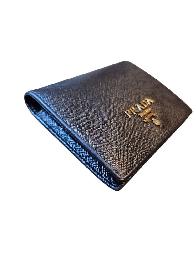 ＰＲＡＤＡ　プラダ　サフィアーノ　二つ折り財布　ブラック革 o