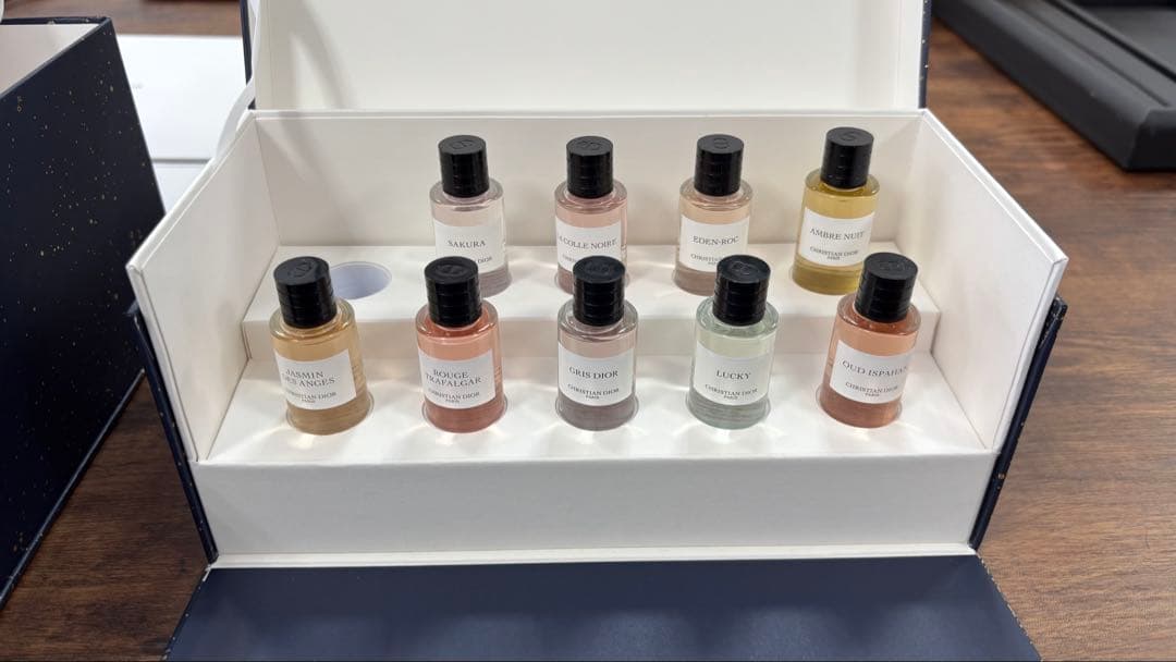 CHRISTIAN DIOR 香水サンプルセット 9本入り　クッション　巾着付き