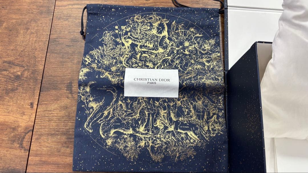 CHRISTIAN DIOR 香水サンプルセット 9本入り　クッション　巾着付き
