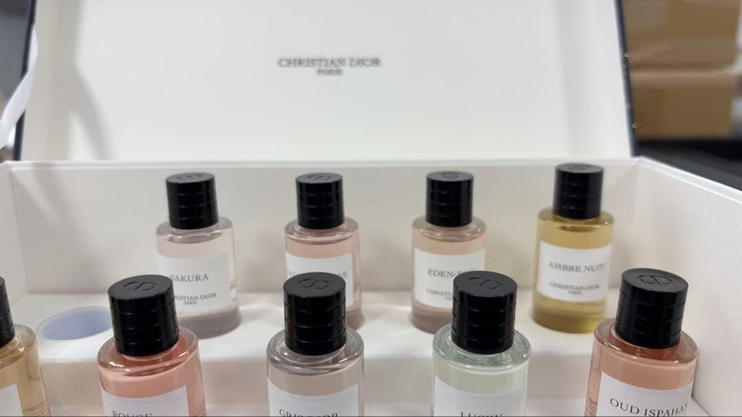 CHRISTIAN DIOR 香水サンプルセット 9本入り　クッション　巾着付き
