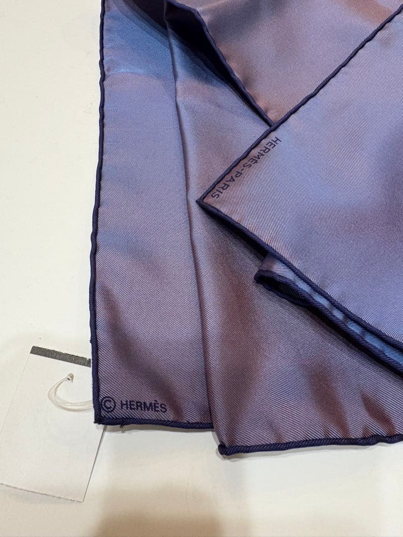 新品タグ付☆エルメス　カレ70 ロゴ　玉虫カラー　無地　スカーフ　美品未使用