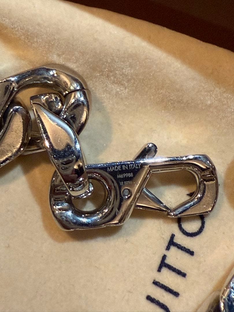 LOUIS VUITTON シルバーチェーンブレスレット