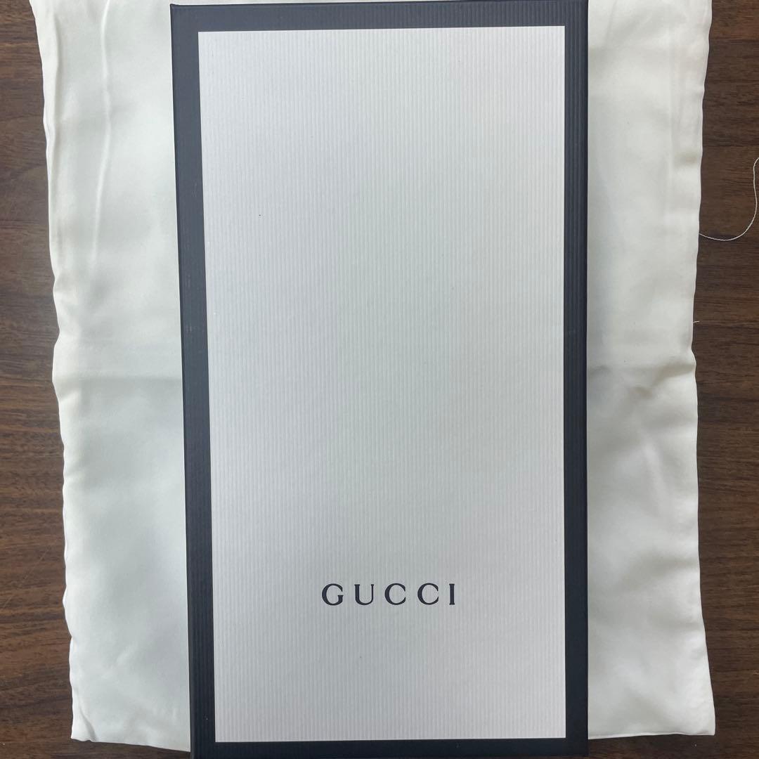 GUCCI エンボス加工 レザー長財布