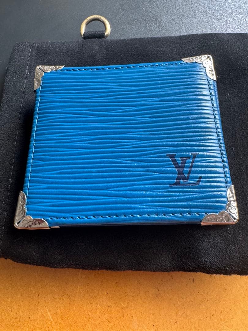 【美品】Louis Vuitton エピレザー　ケース