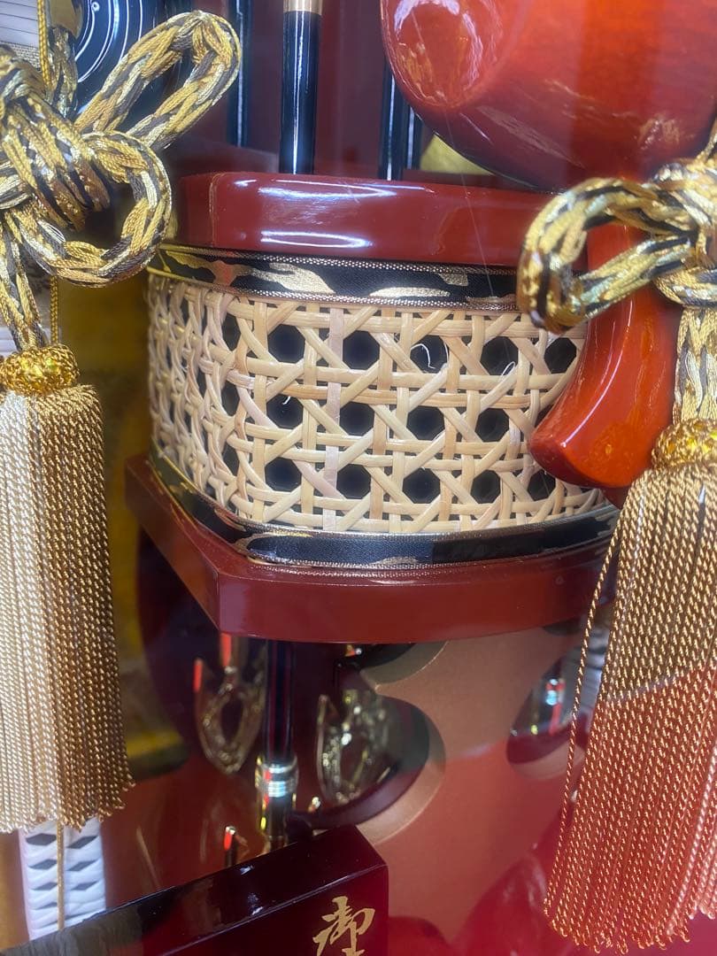 東京久月　家紋付破魔弓飾り１８号・間口約３２×奥行約３３×高さ約６５㎝