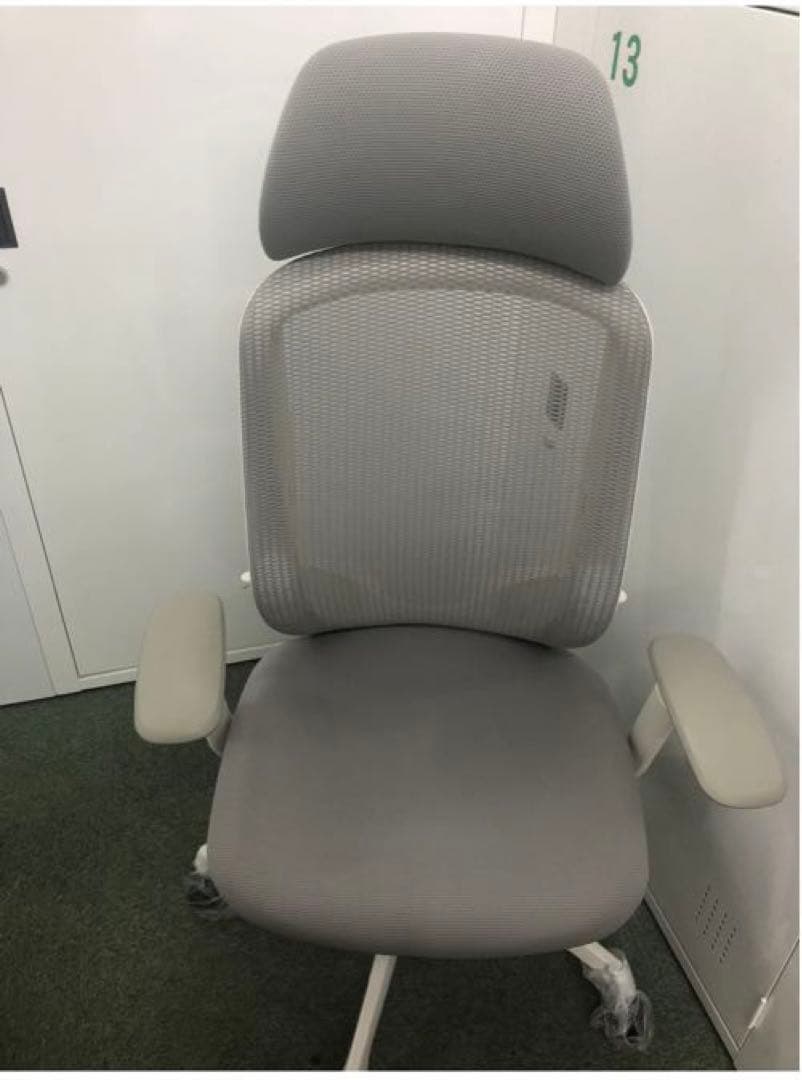 【美品】オカムラシルフィー（グレー、ハイバックヘッドレスト付き）