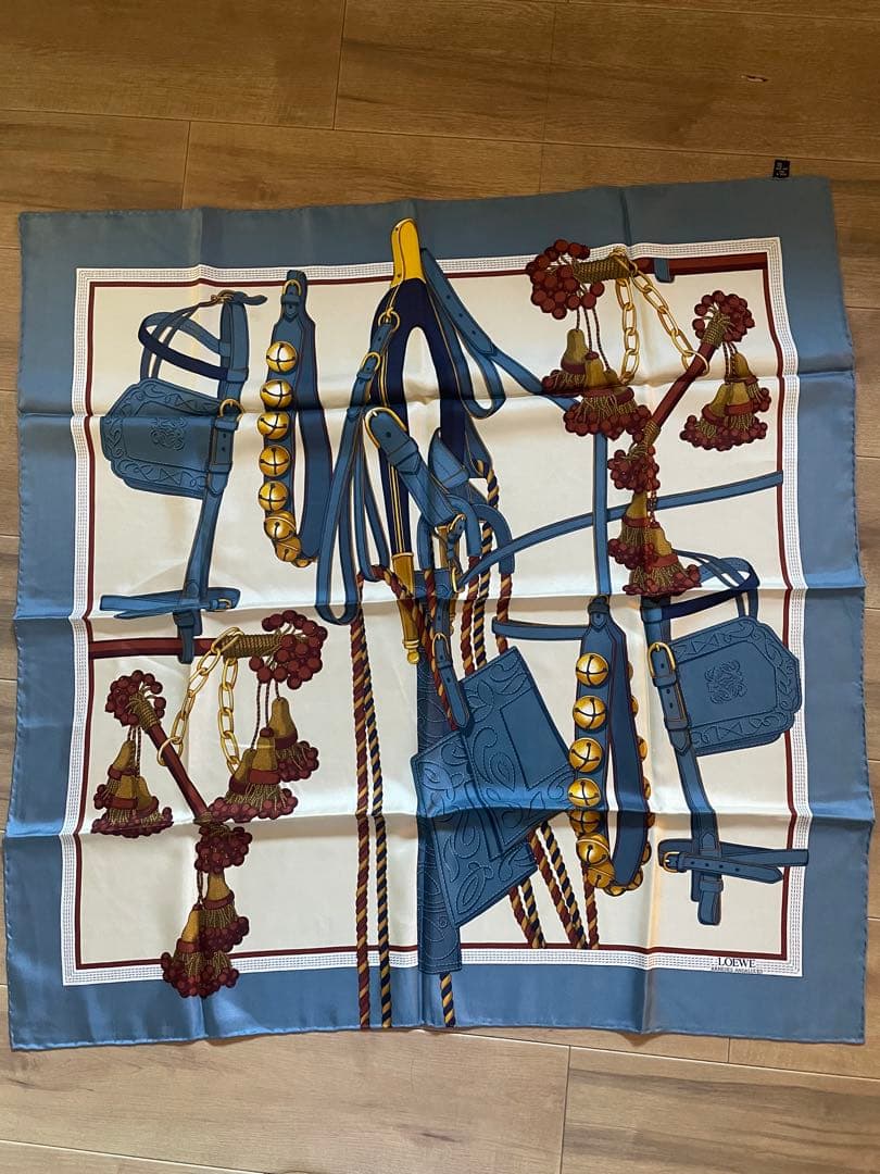 LOEWE アーネス アンダルシス シルクスカーフ