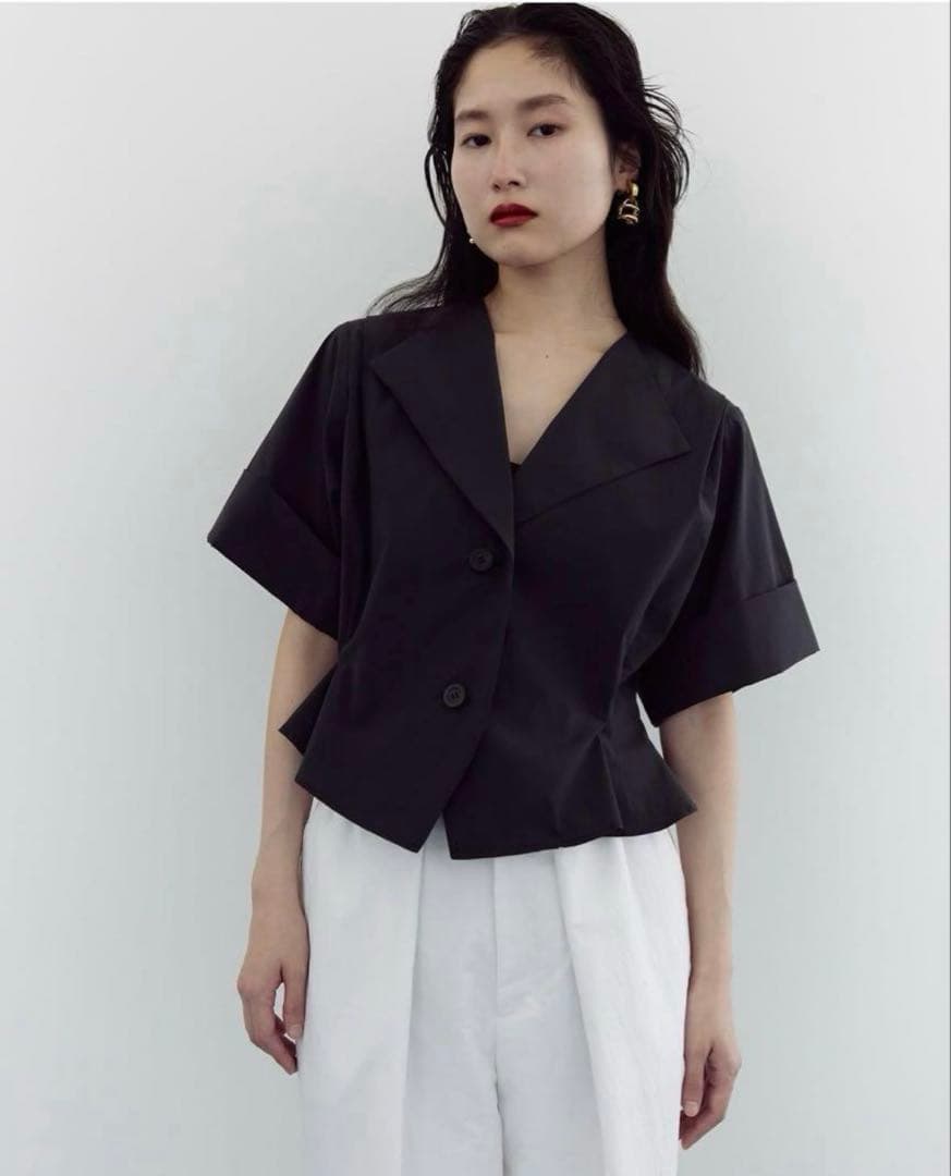 meer. OPEN COLLAR SHORT SHIT チャコール