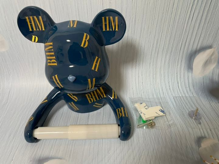 ベアブリック風　　トイレットペーパーホルダー