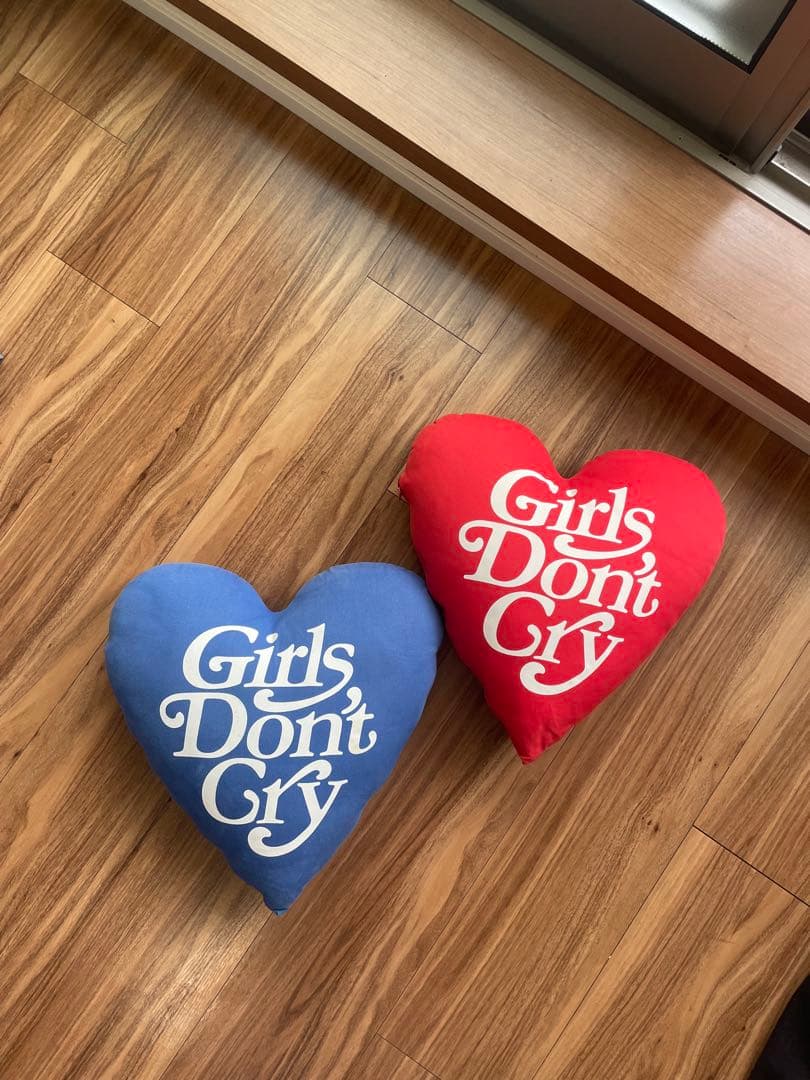 girls don't cry ハート型クッション 2色セット