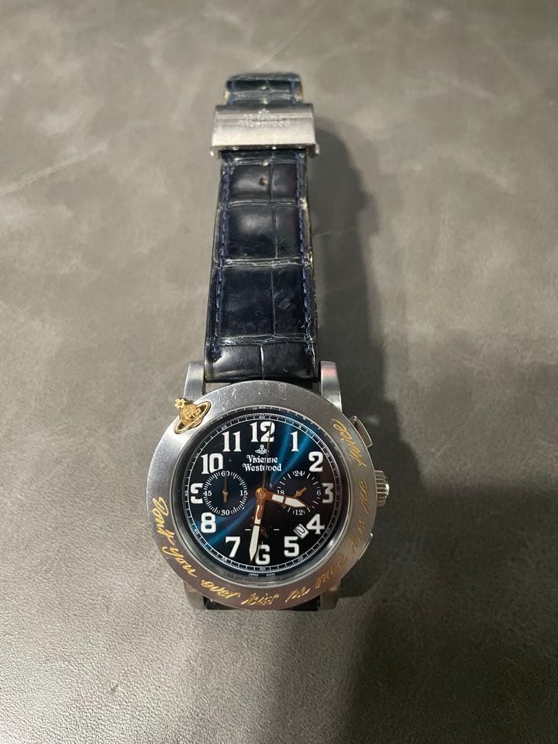 Vivienn Westwood 時計　kiss me twice