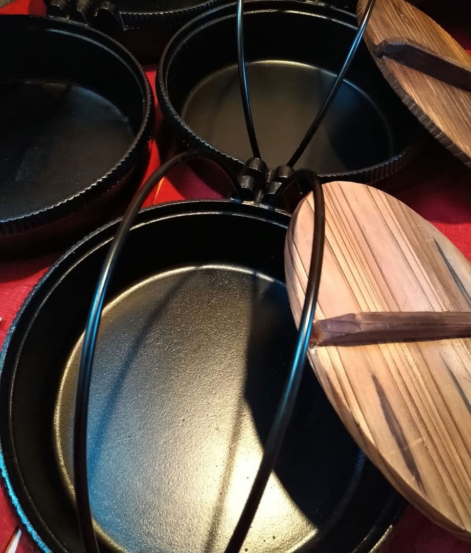 ♦料亭の味をご家庭で♦ 【味の匠・鉄鋳物製】２６cm深型【高級すき焼き鍋 ２鍋】