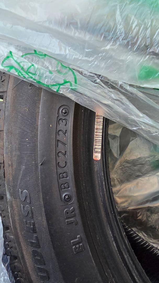 即日発送中古タイヤ2本（1組目）BLIZZAK VRX2 225/50R17