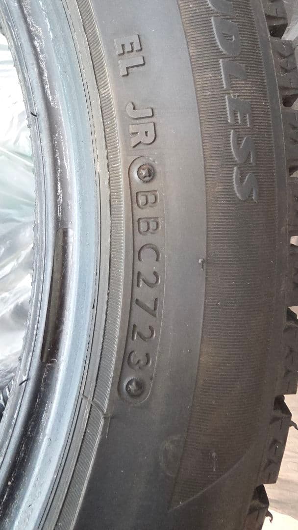 即日発送中古タイヤ2本（1組目）BLIZZAK VRX2 225/50R17