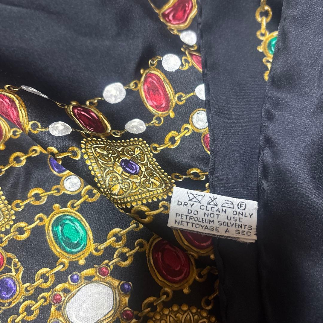 CHANEL シルクスカーフ 宝石モチーフ