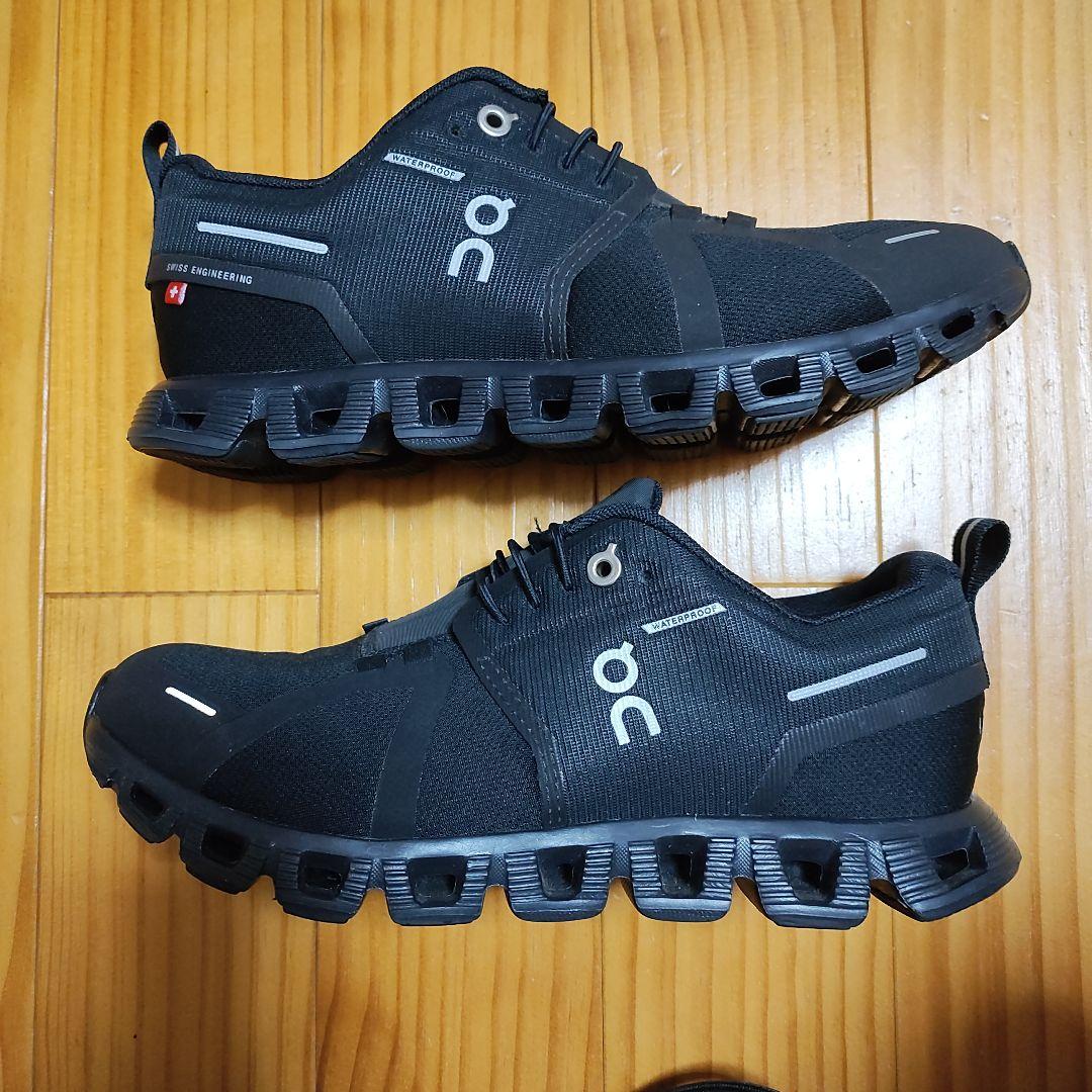 美品 On オン クラウド5 ウォータープルーフ 軽量 防水 黒 23.5