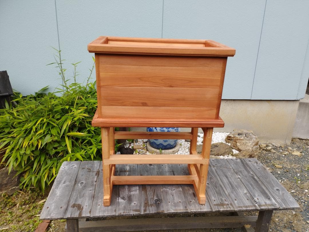 柿渋塗賽銭箱（台付）