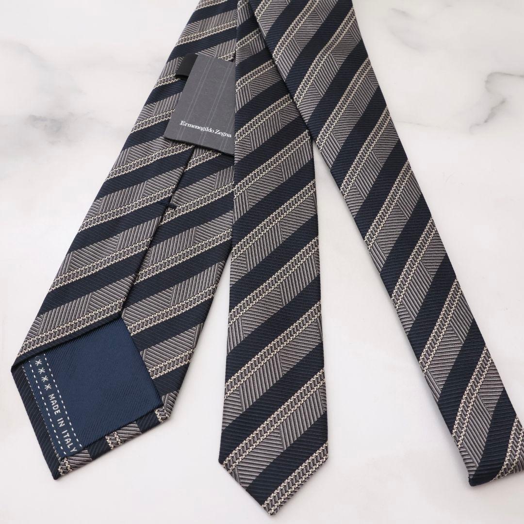 ゼニア 未使用 ネイビーとグレーのストライプ ネクタイ