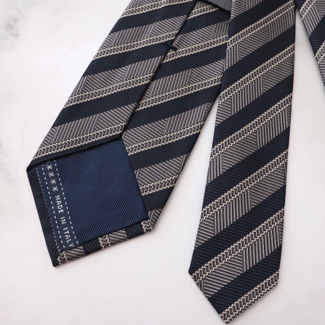 ゼニア 未使用 ネイビーとグレーのストライプ ネクタイ