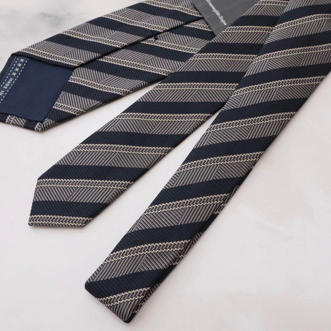 ゼニア 未使用 ネイビーとグレーのストライプ ネクタイ