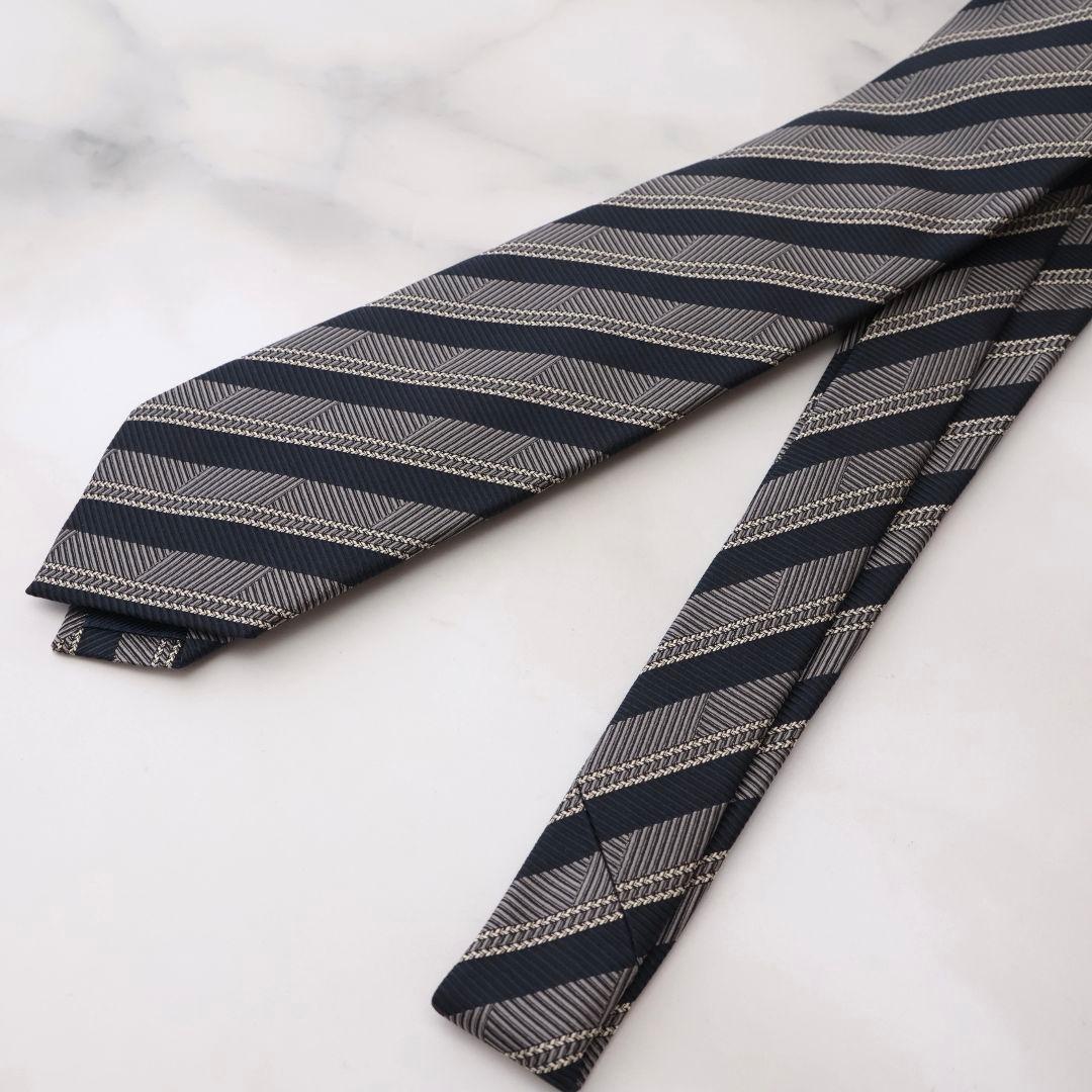 ゼニア 未使用 ネイビーとグレーのストライプ ネクタイ