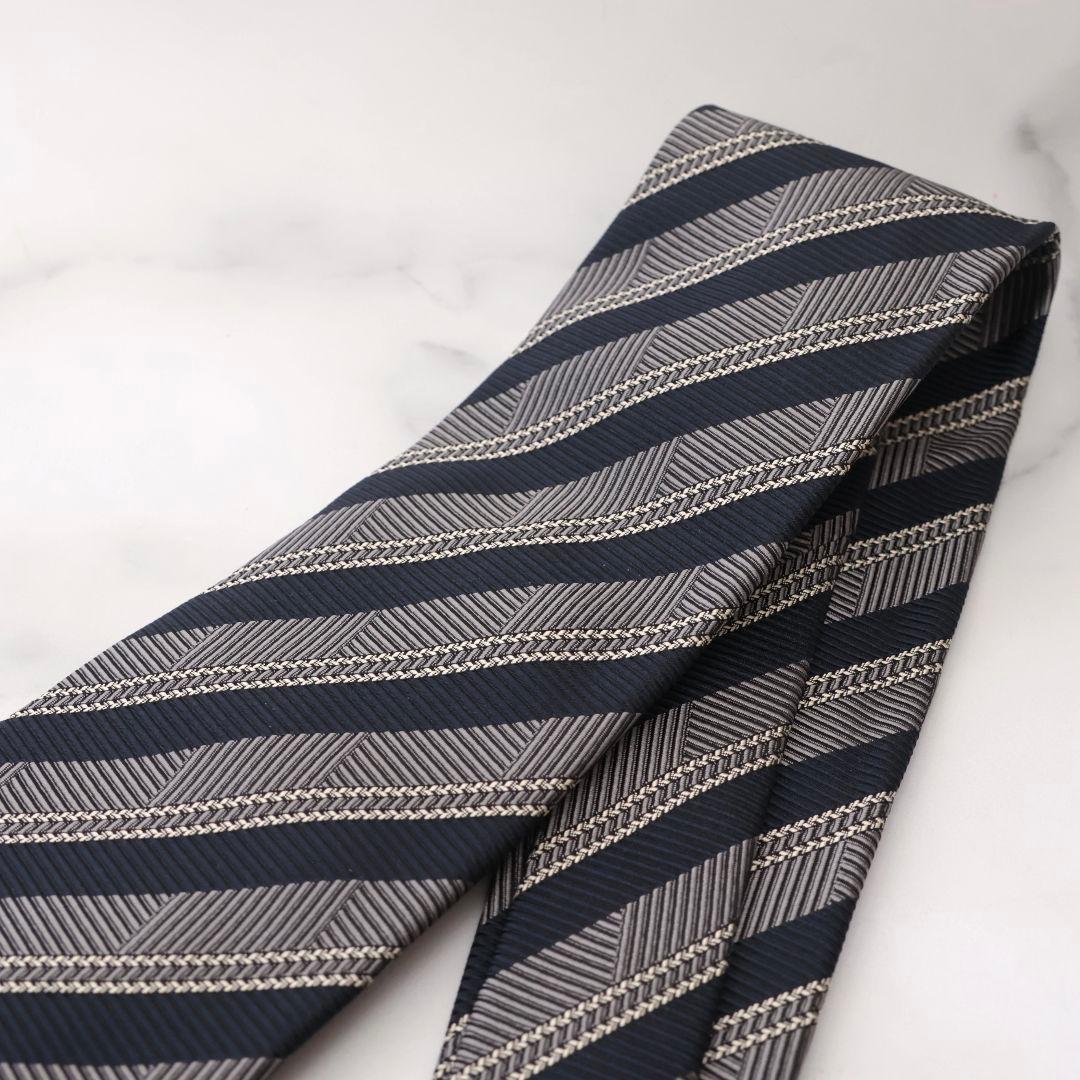 ゼニア 未使用 ネイビーとグレーのストライプ ネクタイ