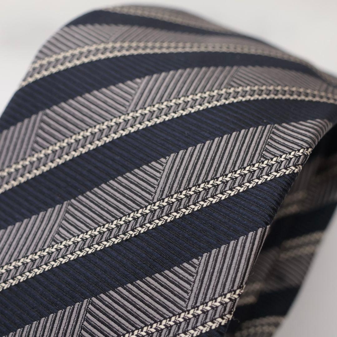 ゼニア 未使用 ネイビーとグレーのストライプ ネクタイ