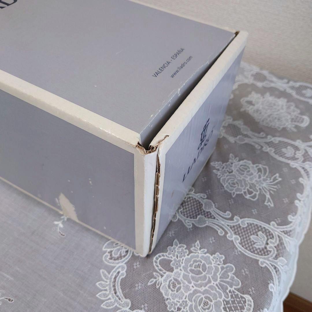 リヤドロ　LIADRO 読書する貴婦人　エレガント　箱あり