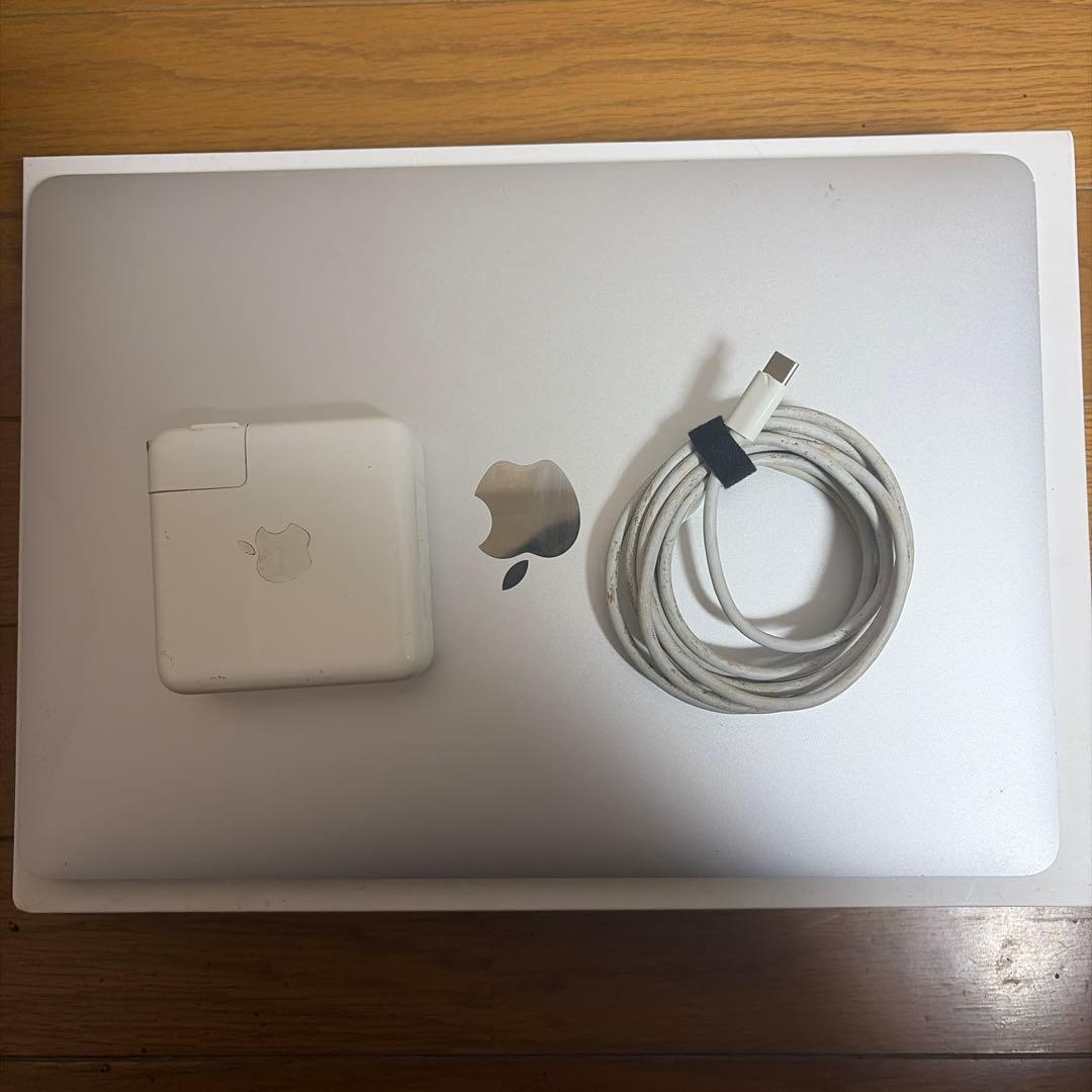 MacBook Pro 2018 13インチ 256GB シルバー 本体