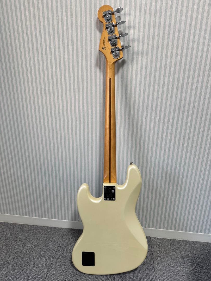 ベース Fender Player Plus Jazz Bass