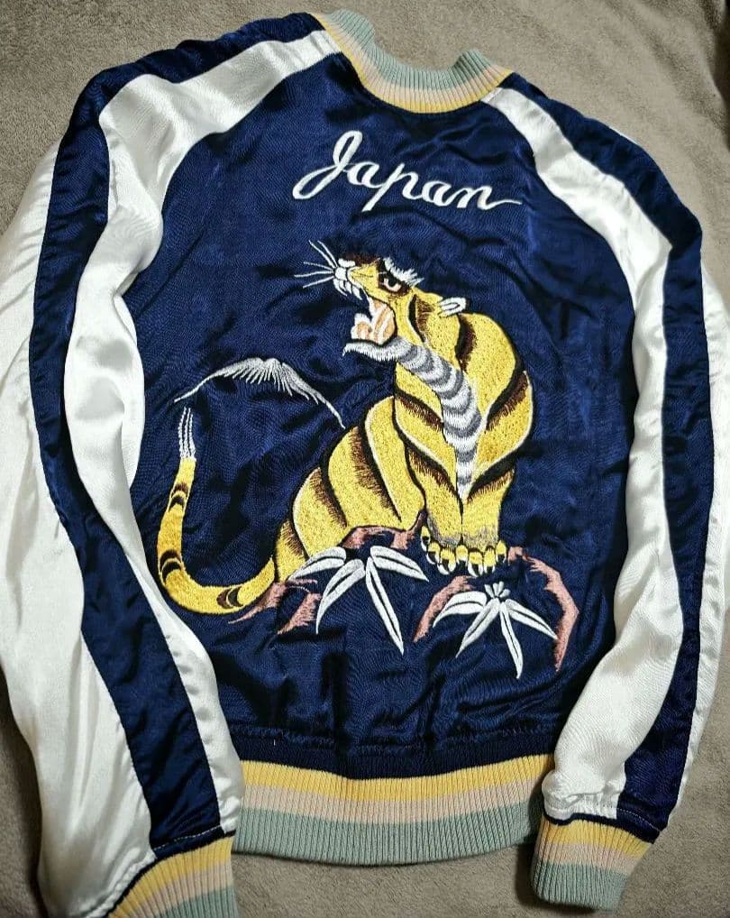 SOULIVE 日本製 未使用近い 美品 本 スカジャン 虎サテン unisex