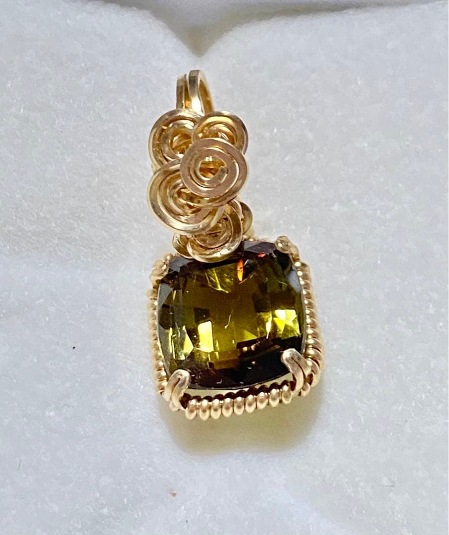 ハンドメイドペンダントトップ⭐︎アンダリュサイト　十六夜