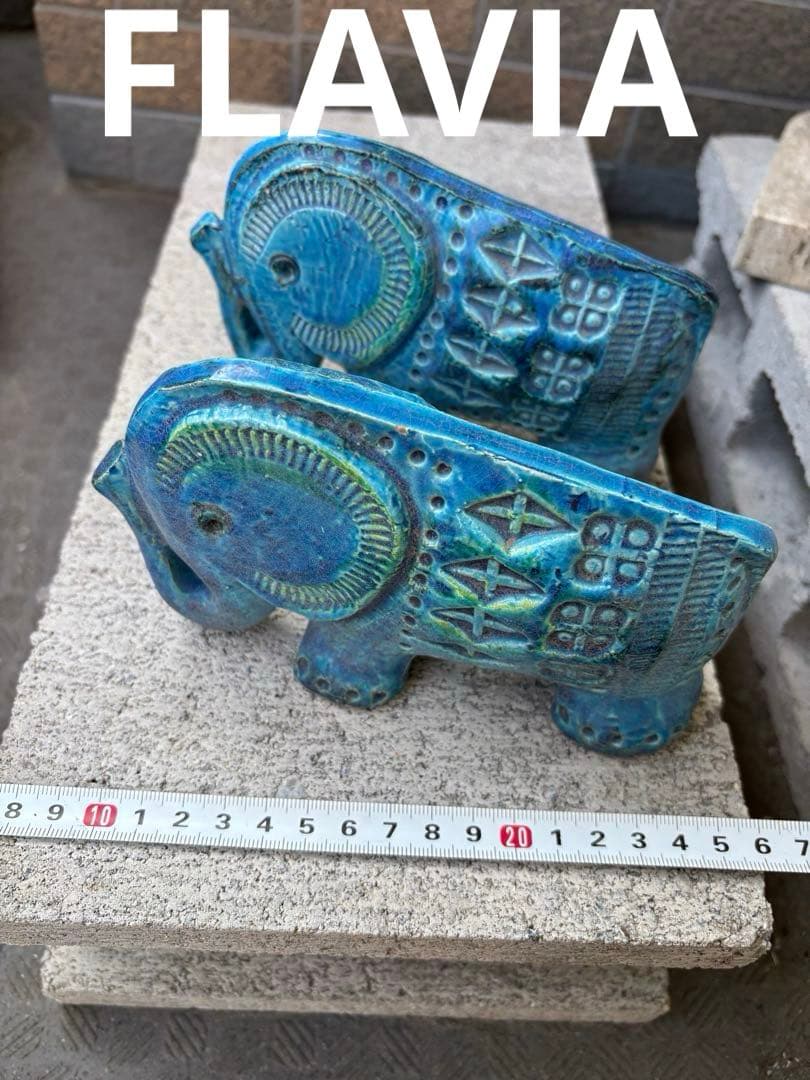 FLAVIA 象　置物　2体