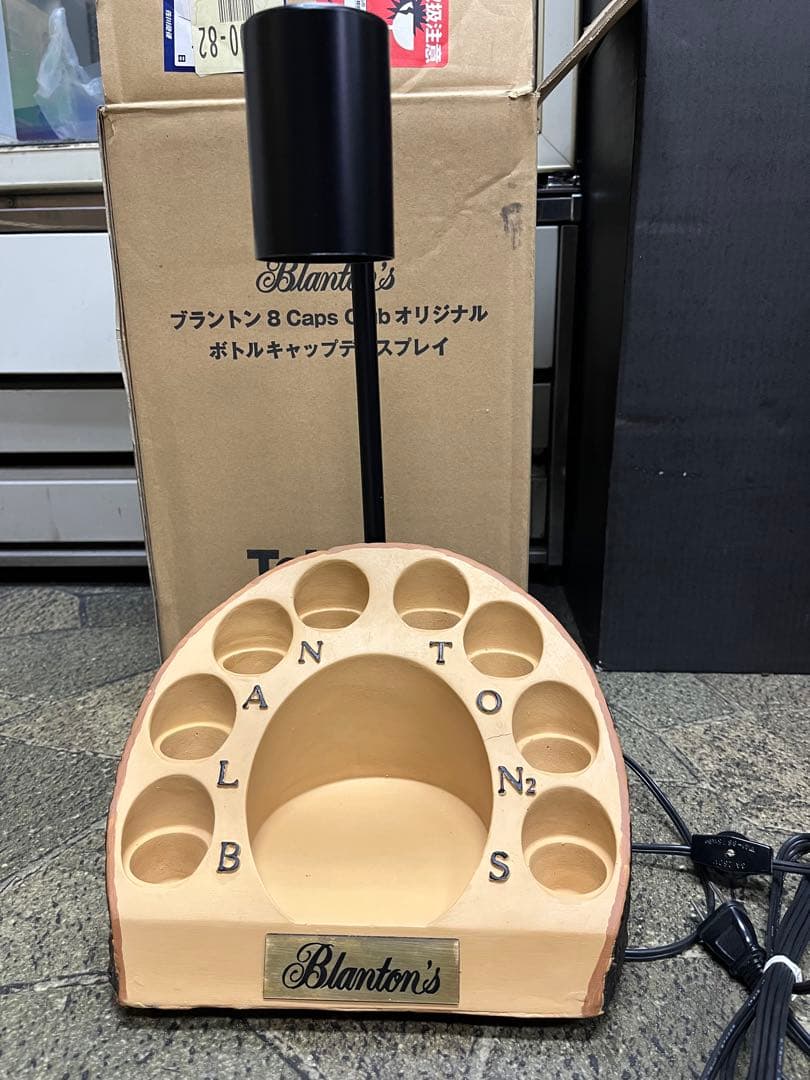 ブラントン　ディスプレイスタンド 照明付き